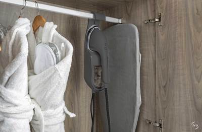 Velyss 2 en 1 Fer et D�froisseur, gris anthracite. Parfaitement adapt� � l'h�tellerie.
