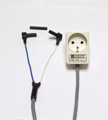 Adaptateur de mesure d'intensit� pour prise 2P+T