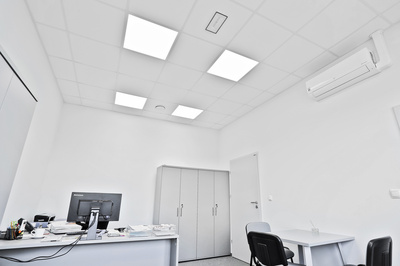 Panel LED Compact 600 33W/3000K 3630lm UGR19 IP40 IRC 80 110lm/W 90�